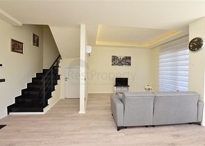 قريبة من شاطئ كليوباترا - دوبلكس 2 غرفة وصالة -ضمن مجمع  حديث - في الانيا 