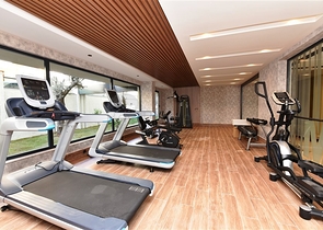 قريبة من شاطئ كليوباترا - دوبلكس 2 غرفة وصالة -ضمن مجمع  حديث - في الانيا 