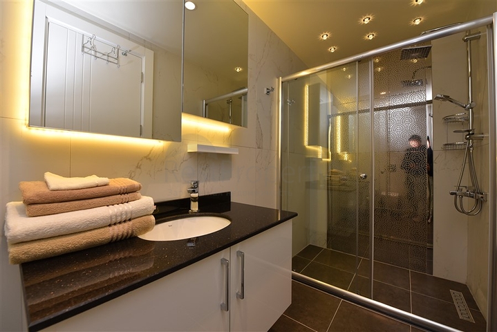 دوبلكس ضمن مجمع حديث 2020 - قريبة من شاطئ كليوباترا - الانيا سنتر  