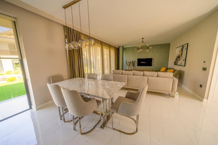 فلل 4 غرف وصالة -مستقلة - في بودروم 