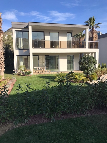 فلل 4 غرف وصالة -مستقلة - في بودروم 