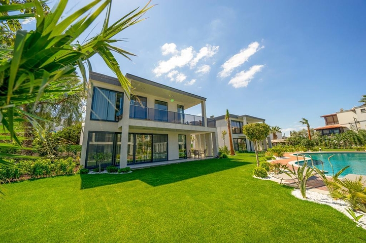 فلل 4 غرف وصالة -مستقلة - في بودروم 