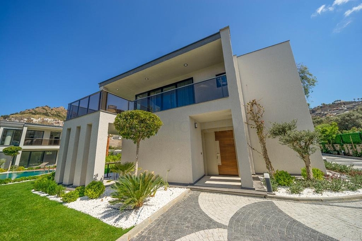 فلل 4 غرف وصالة -مستقلة - في بودروم 