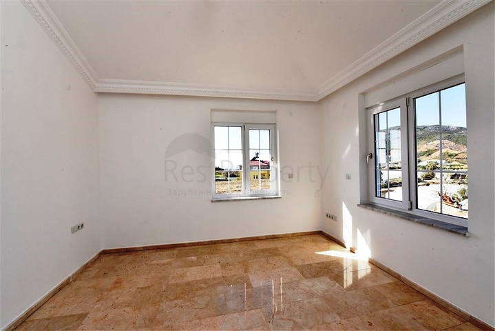 فيلا على البحر - في مدينة الانيا / منطقة غازي باشا - تصميم 3 غرف وصالة - مسبح خاص 