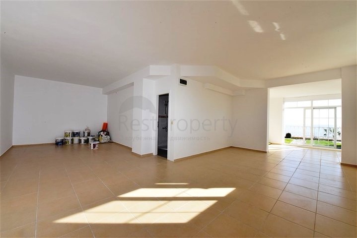 فيلا على البحر - في مدينة الانيا / منطقة غازي باشا - تصميم 3 غرف وصالة - مسبح خاص 