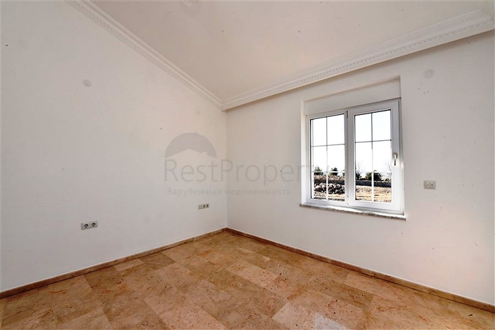 فيلا على البحر - في مدينة الانيا / منطقة غازي باشا - تصميم 3 غرف وصالة - مسبح خاص 