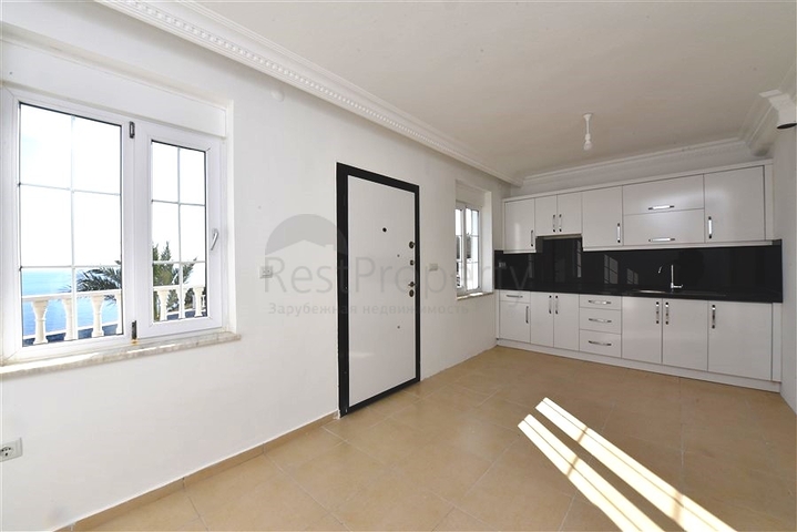 فيلا على البحر - في مدينة الانيا / منطقة غازي باشا - تصميم 3 غرف وصالة - مسبح خاص 