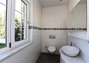 فيلا على البحر - في مدينة الانيا / منطقة غازي باشا - تصميم 3 غرف وصالة - مسبح خاص 