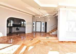 فيلا على البحر - في مدينة الانيا / منطقة غازي باشا - تصميم 3 غرف وصالة - مسبح خاص 