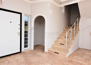 فيلا على البحر - في مدينة الانيا / منطقة غازي باشا - تصميم 3 غرف وصالة - مسبح خاص 