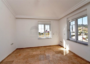 فيلا على البحر - في مدينة الانيا / منطقة غازي باشا - تصميم 3 غرف وصالة - مسبح خاص 