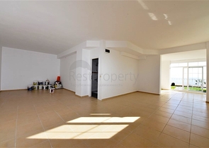 فيلا على البحر - في مدينة الانيا / منطقة غازي باشا - تصميم 3 غرف وصالة - مسبح خاص 