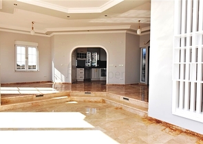 فيلا على البحر - في مدينة الانيا / منطقة غازي باشا - تصميم 3 غرف وصالة - مسبح خاص 