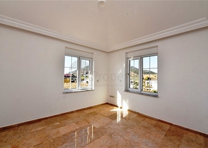 فيلا على البحر - في مدينة الانيا / منطقة غازي باشا - تصميم 3 غرف وصالة - مسبح خاص 