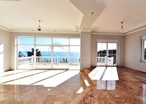 فيلا على البحر - في مدينة الانيا / منطقة غازي باشا - تصميم 3 غرف وصالة - مسبح خاص 