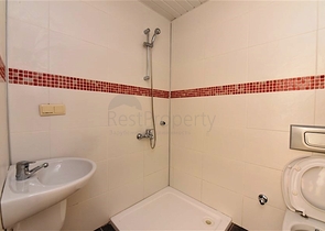 فيلا على البحر - في مدينة الانيا / منطقة غازي باشا - تصميم 3 غرف وصالة - مسبح خاص 