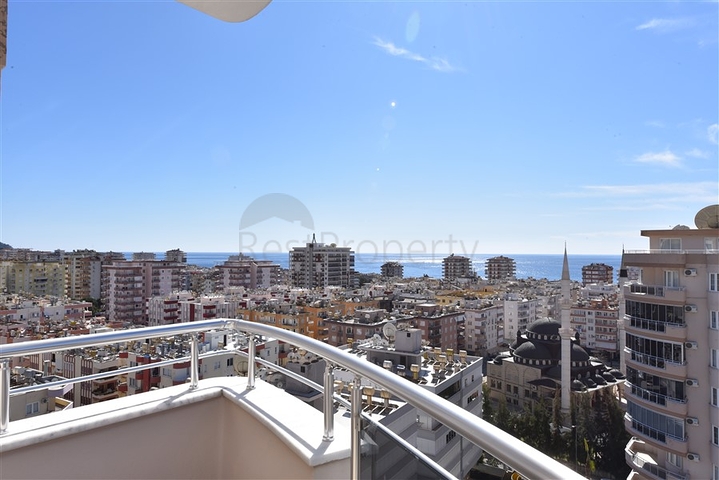 دوبلكس عائلية واسعة - اطلالة بحر - تصميم 3 غرف و2 صالة - في مهموتلار /  الانيا 