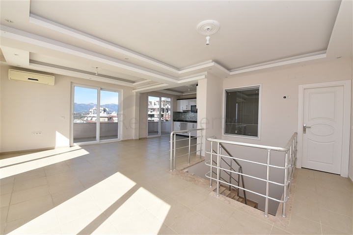 دوبلكس عائلية واسعة - اطلالة بحر - تصميم 3 غرف و2 صالة - في مهموتلار /  الانيا 