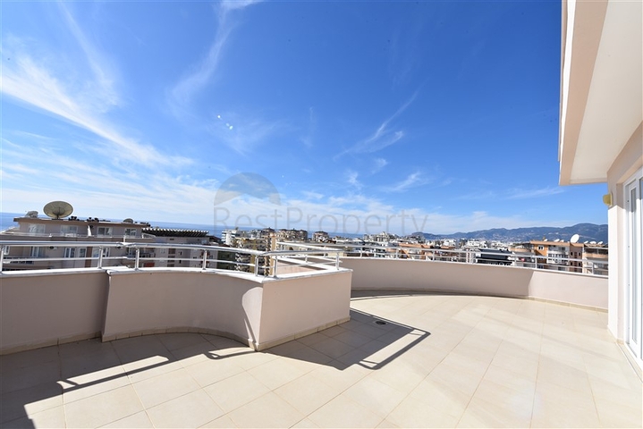 دوبلكس عائلية واسعة - اطلالة بحر - تصميم 3 غرف و2 صالة - في مهموتلار /  الانيا 