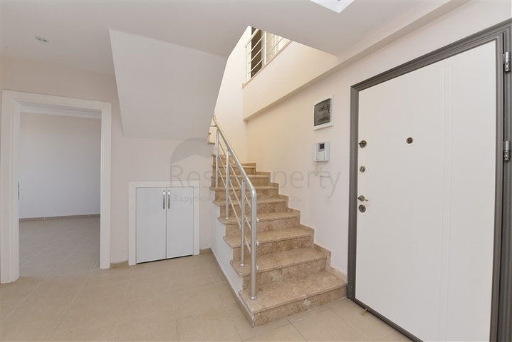 دوبلكس عائلية واسعة - اطلالة بحر - تصميم 3 غرف و2 صالة - في مهموتلار /  الانيا 