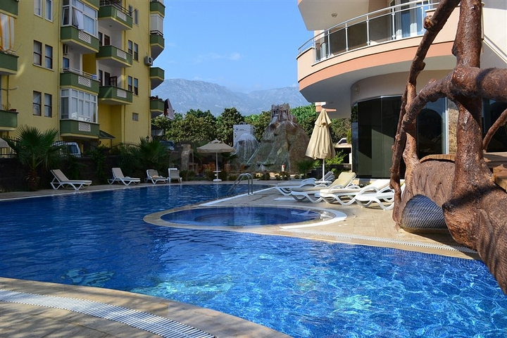 دوبلكس عائلية واسعة - اطلالة بحر - تصميم 3 غرف و2 صالة - في مهموتلار /  الانيا 