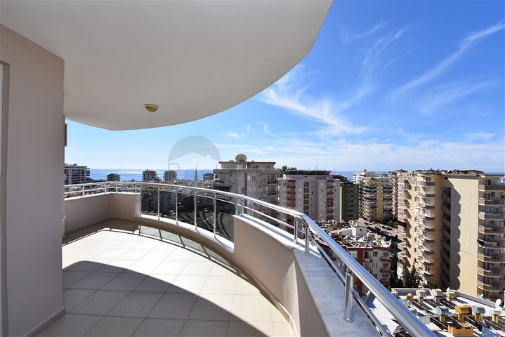 دوبلكس عائلية واسعة - اطلالة بحر - تصميم 3 غرف و2 صالة - في مهموتلار /  الانيا 