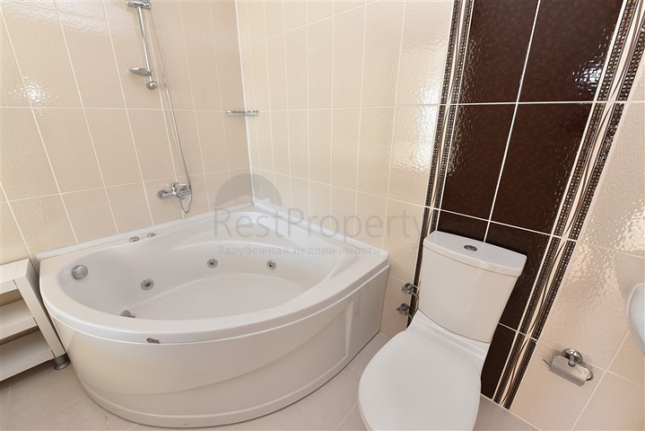 دوبلكس عائلية واسعة - اطلالة بحر - تصميم 3 غرف و2 صالة - في مهموتلار /  الانيا 