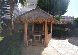 دوبلكس عائلية واسعة - اطلالة بحر - تصميم 3 غرف و2 صالة - في مهموتلار /  الانيا 