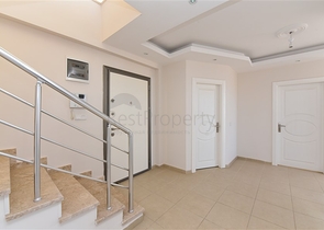 دوبلكس عائلية واسعة - اطلالة بحر - تصميم 3 غرف و2 صالة - في مهموتلار /  الانيا 