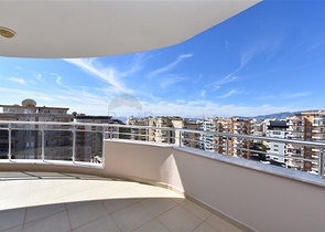 دوبلكس عائلية واسعة - اطلالة بحر - تصميم 3 غرف و2 صالة - في مهموتلار /  الانيا 