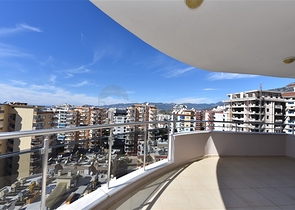 دوبلكس عائلية واسعة - اطلالة بحر - تصميم 3 غرف و2 صالة - في مهموتلار /  الانيا 