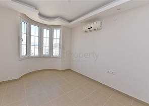 دوبلكس عائلية واسعة - اطلالة بحر - تصميم 3 غرف و2 صالة - في مهموتلار /  الانيا 