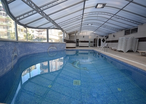 دوبلكس عائلية واسعة - اطلالة بحر - تصميم 3 غرف و2 صالة - في مهموتلار /  الانيا 