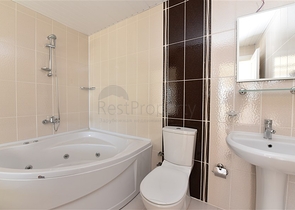 دوبلكس عائلية واسعة - اطلالة بحر - تصميم 3 غرف و2 صالة - في مهموتلار /  الانيا 