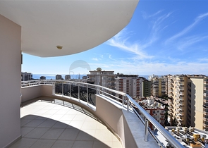 دوبلكس عائلية واسعة - اطلالة بحر - تصميم 3 غرف و2 صالة - في مهموتلار /  الانيا 