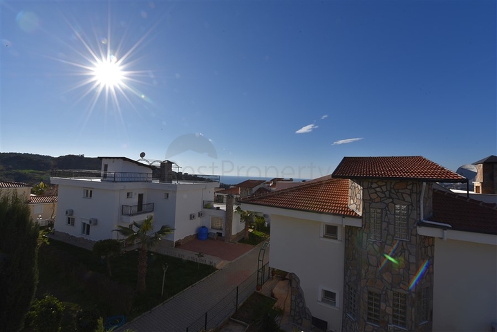 فيلا مستقلة - اربع غرف وصالة - ضمن مجمع - في كارجي جاك / الانيا 