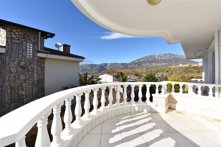 فيلا مستقلة - اربع غرف وصالة - ضمن مجمع - في كارجي جاك / الانيا 