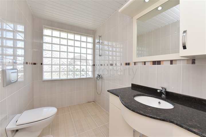 فيلا مستقلة - اربع غرف وصالة - ضمن مجمع - في كارجي جاك / الانيا 