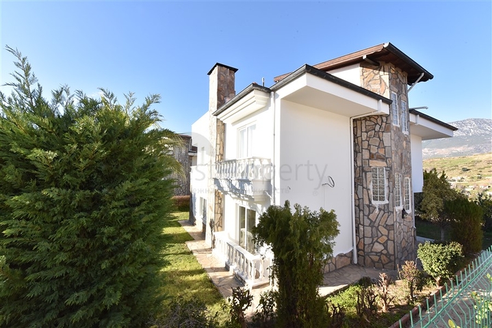 فيلا مستقلة - اربع غرف وصالة - ضمن مجمع - في كارجي جاك / الانيا 