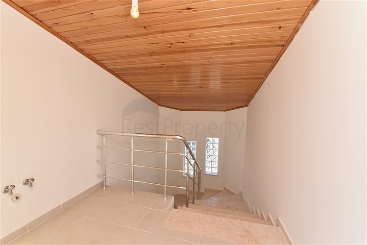 فيلا مستقلة - اربع غرف وصالة - ضمن مجمع - في كارجي جاك / الانيا 