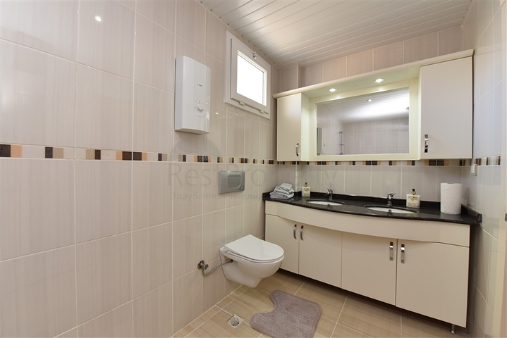 فيلا مستقلة - اربع غرف وصالة - ضمن مجمع - في كارجي جاك / الانيا 