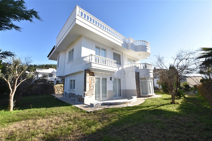 فيلا مستقلة - اربع غرف وصالة - ضمن مجمع - في كارجي جاك / الانيا 