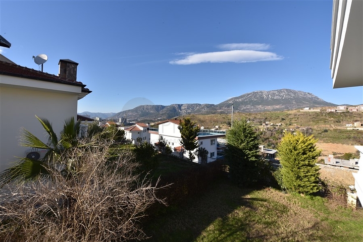 فيلا مستقلة - اربع غرف وصالة - ضمن مجمع - في كارجي جاك / الانيا 