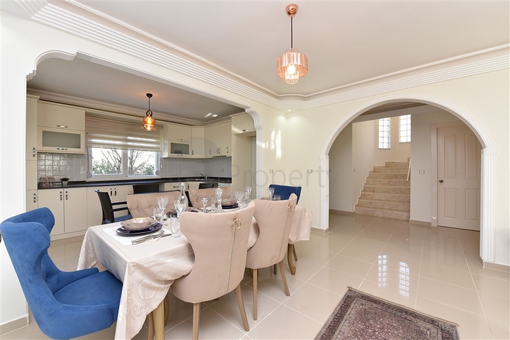 فيلا مستقلة - اربع غرف وصالة - ضمن مجمع - في كارجي جاك / الانيا 