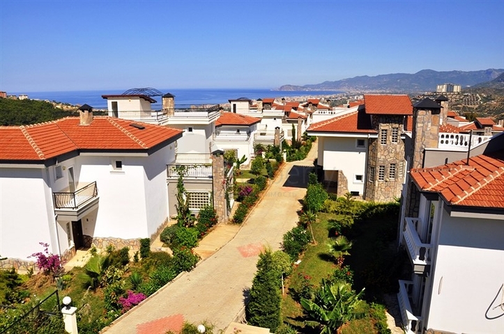 فيلا مستقلة - اربع غرف وصالة - ضمن مجمع - في كارجي جاك / الانيا 