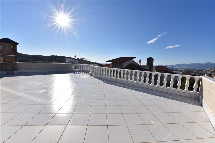 فيلا مستقلة - اربع غرف وصالة - ضمن مجمع - في كارجي جاك / الانيا 