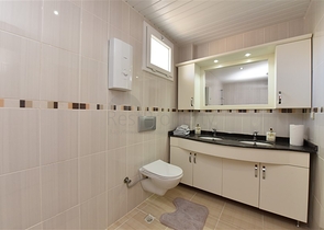 فيلا مستقلة - اربع غرف وصالة - ضمن مجمع - في كارجي جاك / الانيا 