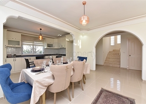 فيلا مستقلة - اربع غرف وصالة - ضمن مجمع - في كارجي جاك / الانيا 