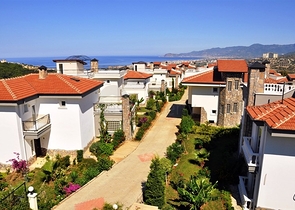 فيلا مستقلة - اربع غرف وصالة - ضمن مجمع - في كارجي جاك / الانيا 