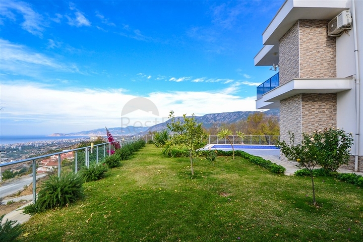 فيلا مستقلة - مسبح خاص وحديقة - تصميم 4 غرف وصالة -اطلالة بحر- في كارجي جاك /الانيا 